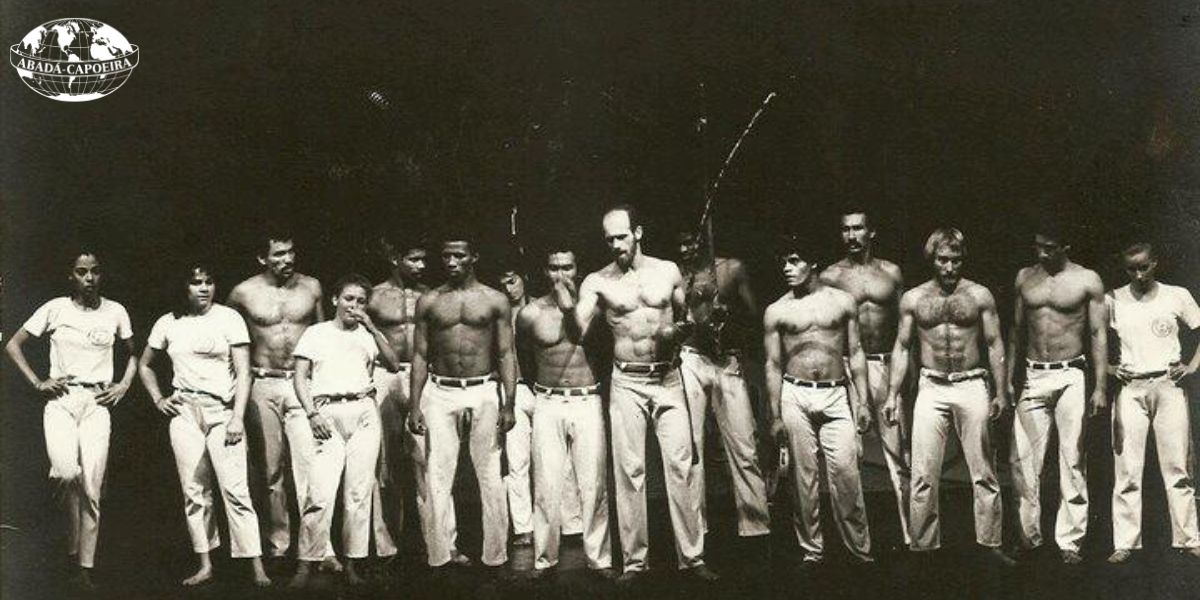 Turma de Mestre Camisa Aprende capoeira con Abadá-Capoeira España